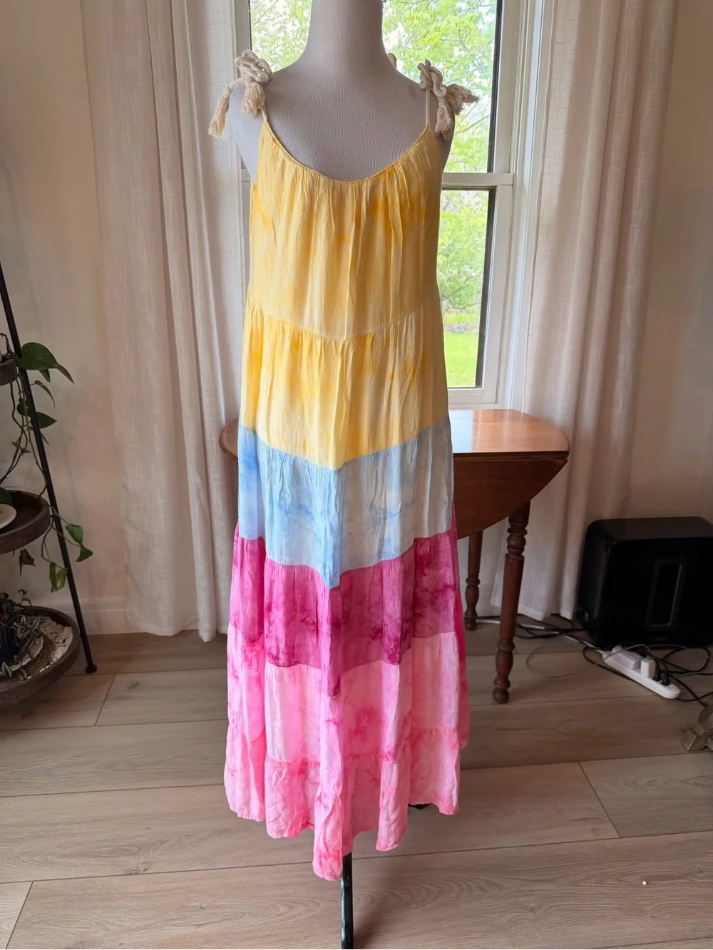 White Birch tie dye ombré Lightweight Dress. Should ties. Excellent condition. - Picture 2 of 5